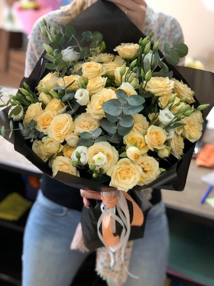 Букет цветов из: Розы и Лизиантусы в Абакане