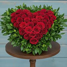 Цветочная композиция из Розы в виде сердца в Абакане