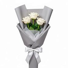 Букет 3 белые розы в Абакане