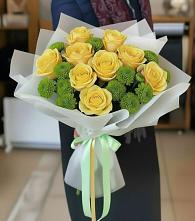 Букет сочно-зеленый в Абакане Букет цветов из:  Хризантемы и Розы в Абакане