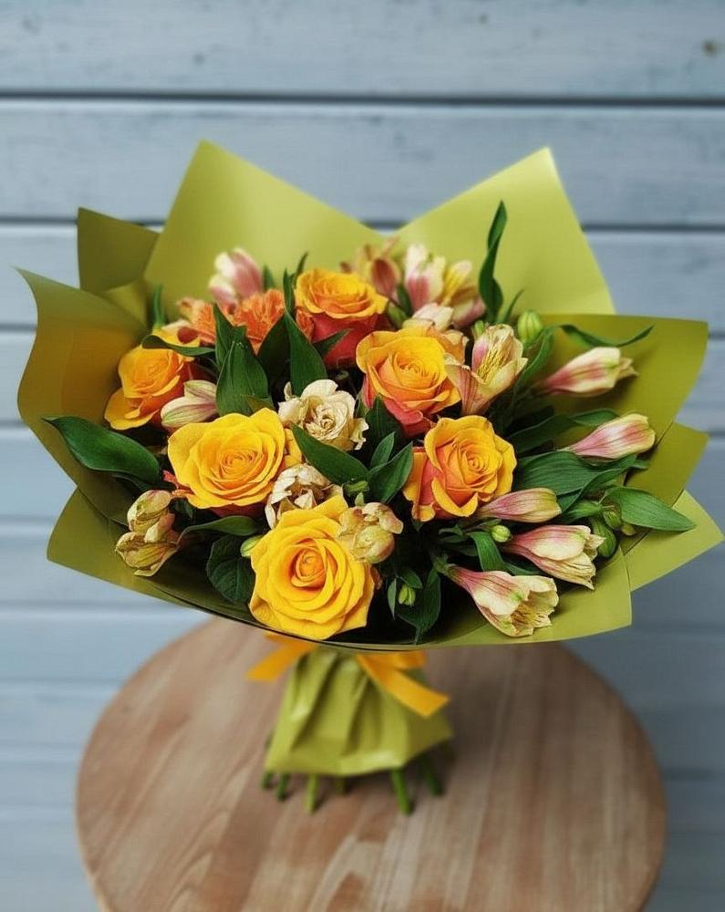 Букет цветов из: Альстромерии и Розы в Абакане