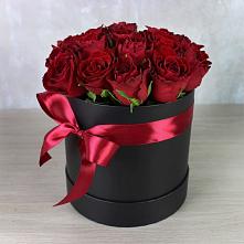Цветочная композиция из Розы в шляпной коробке в Абакане